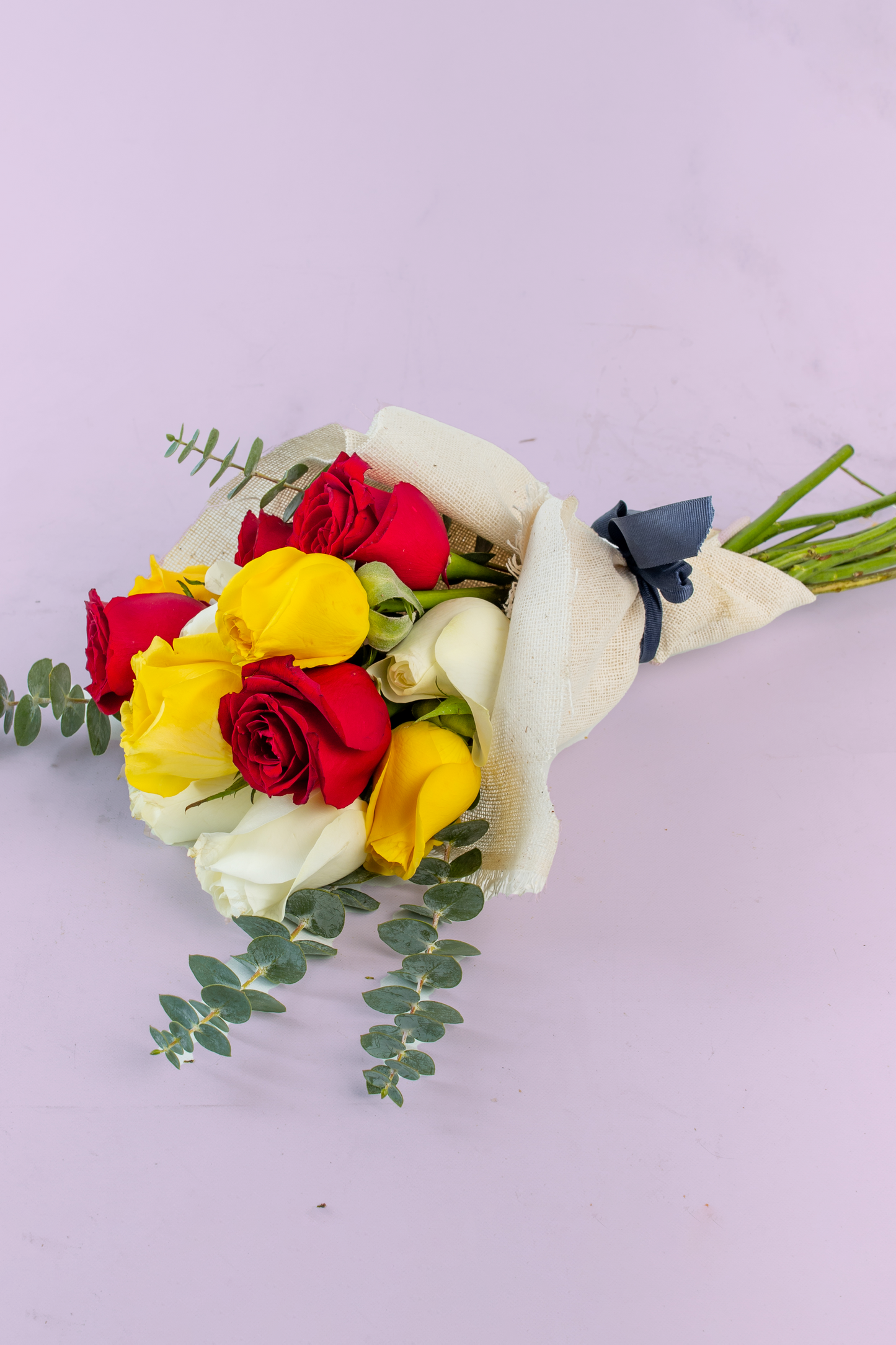 Ramo 12 Rosas Mix - Envoltura Yute DGO