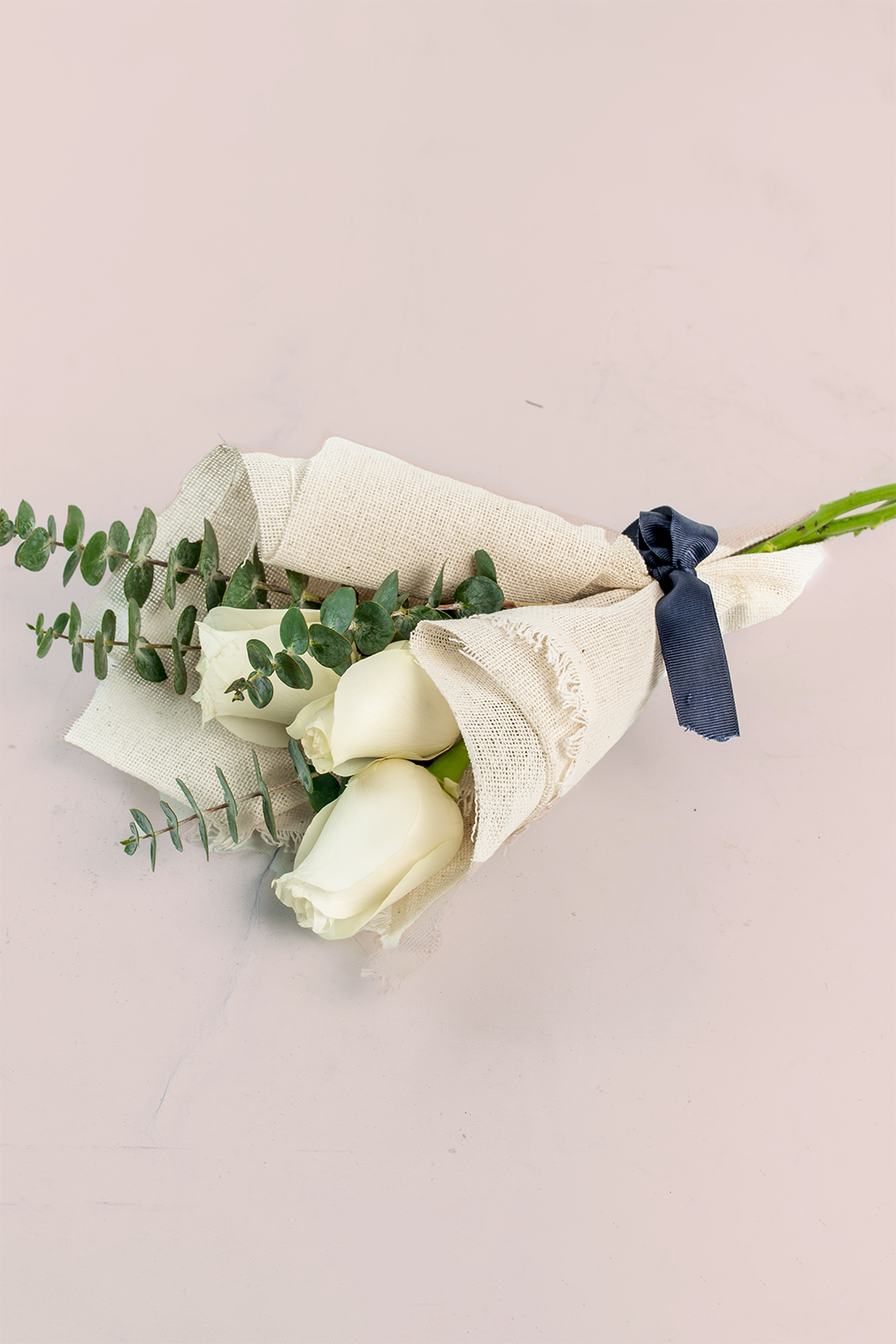 Ramo 3 Rosas Blancas / Envoltura Yute CEL.