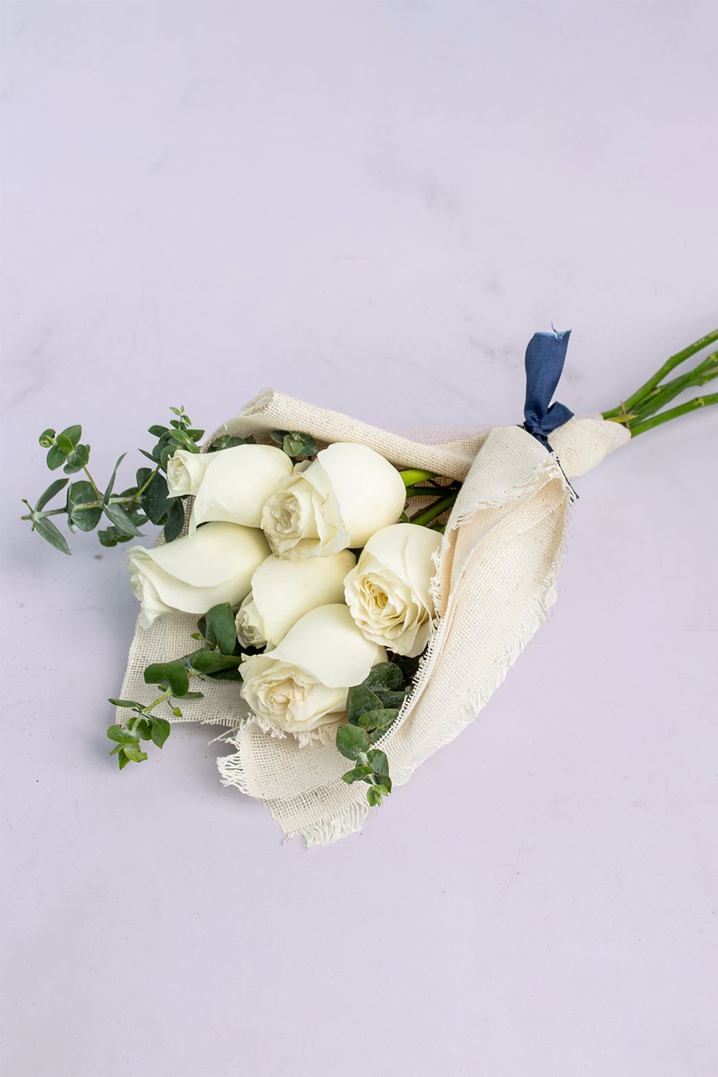 Ramo 6 Rosas Blancas / Envoltura Yute CEL.