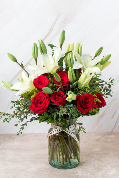 Carmín - Rosas Rojas y Lilium Blanca ACA