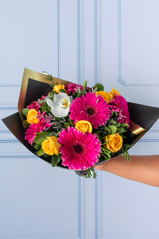 Instantes - Gerbera, Rosa Amarilla y Orquídea Blanca Cd. Juárez