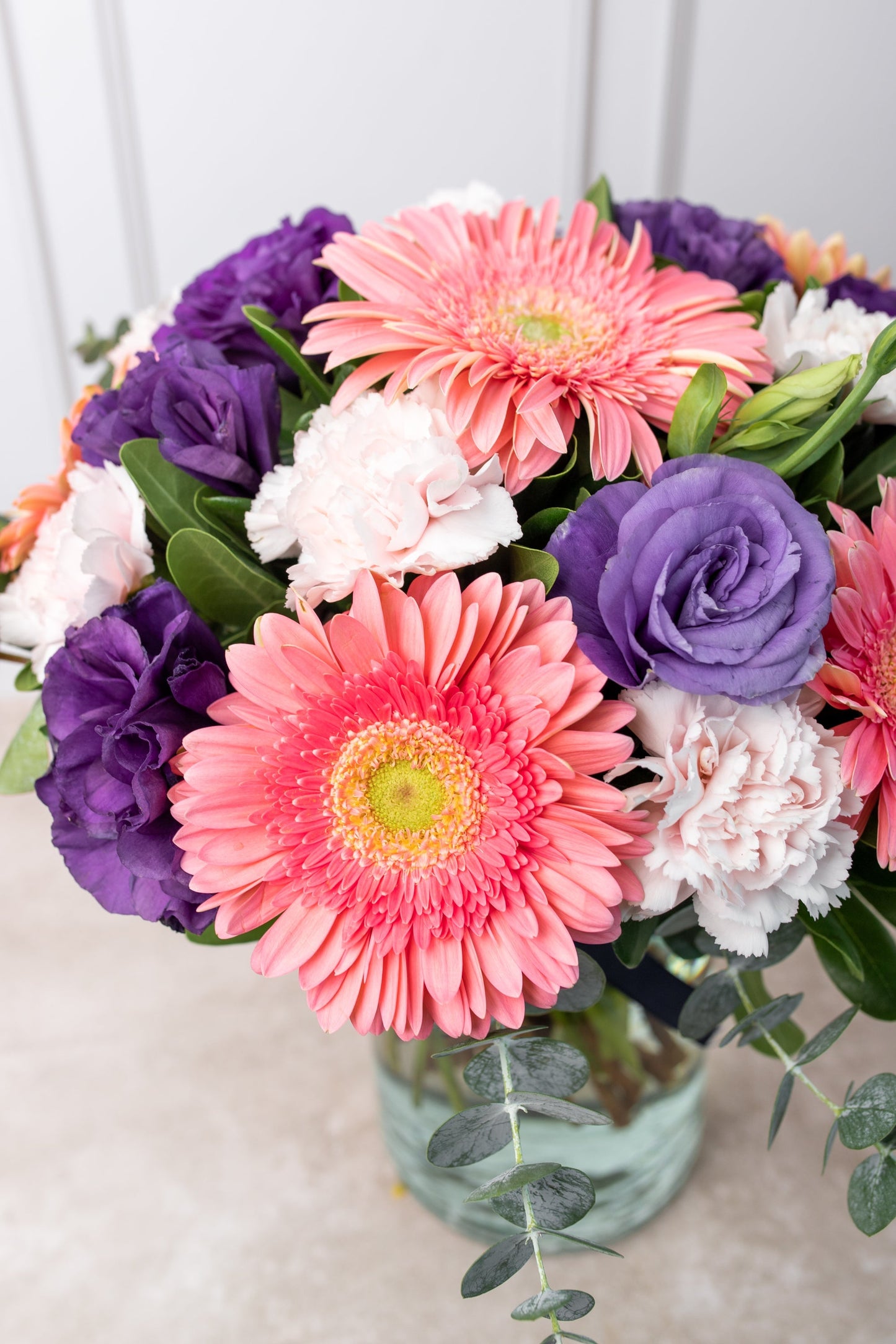Coral - Gerbera Rosa, Lisianthus Morado y Clavel Rosa XAL