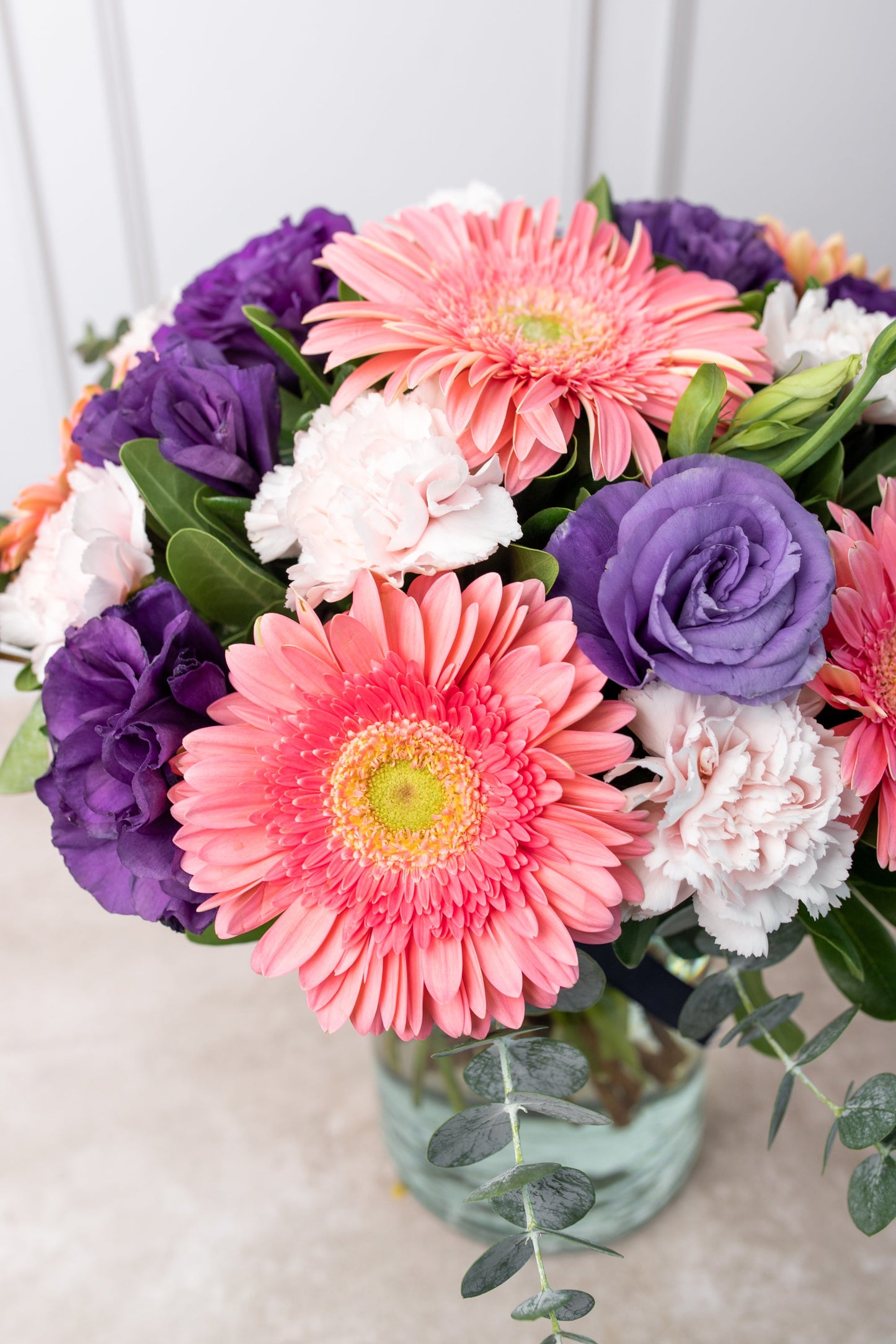 Coral / Gerbera Rosa, Lisianthus Morado y Clavel Rosa CHIH.