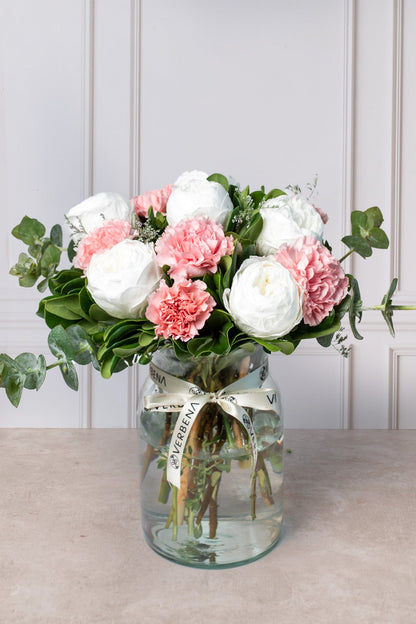 Pura Vida - Peonia Blanca y Clavel Rosa